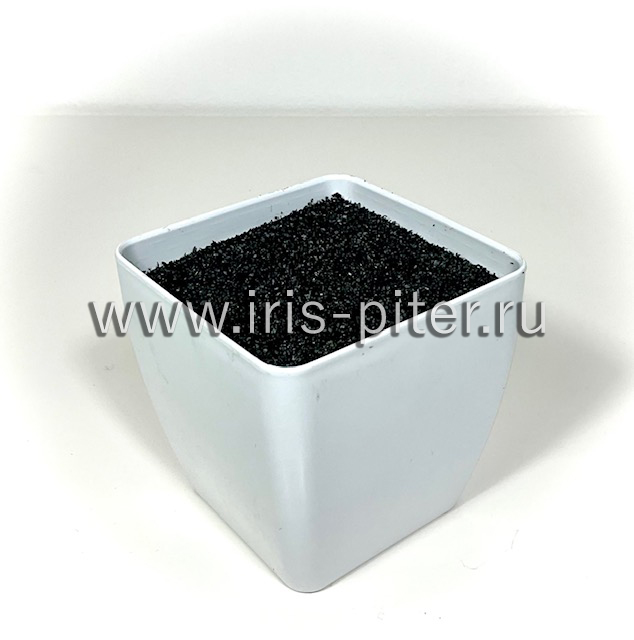 Горшок белый с черным наполнением
