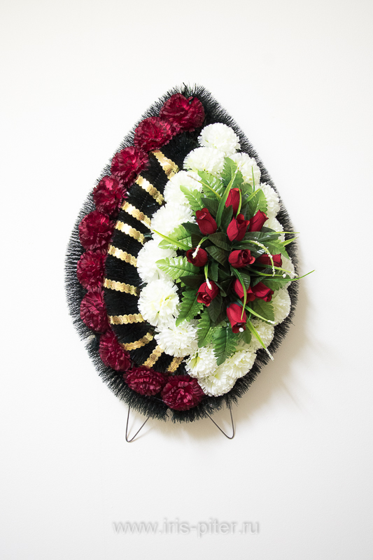 Венок малый с розой бутон бархатной «Салют»