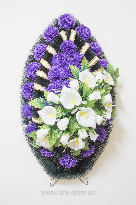 Венок средний с композицией из калл и роз